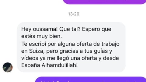 Spanish language text message conversation with timestamp about job opportunities