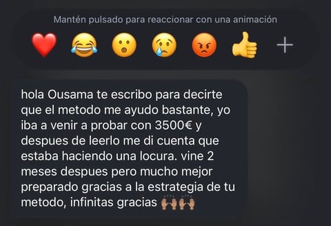 Spanish text message on dark background with reaction emoji options